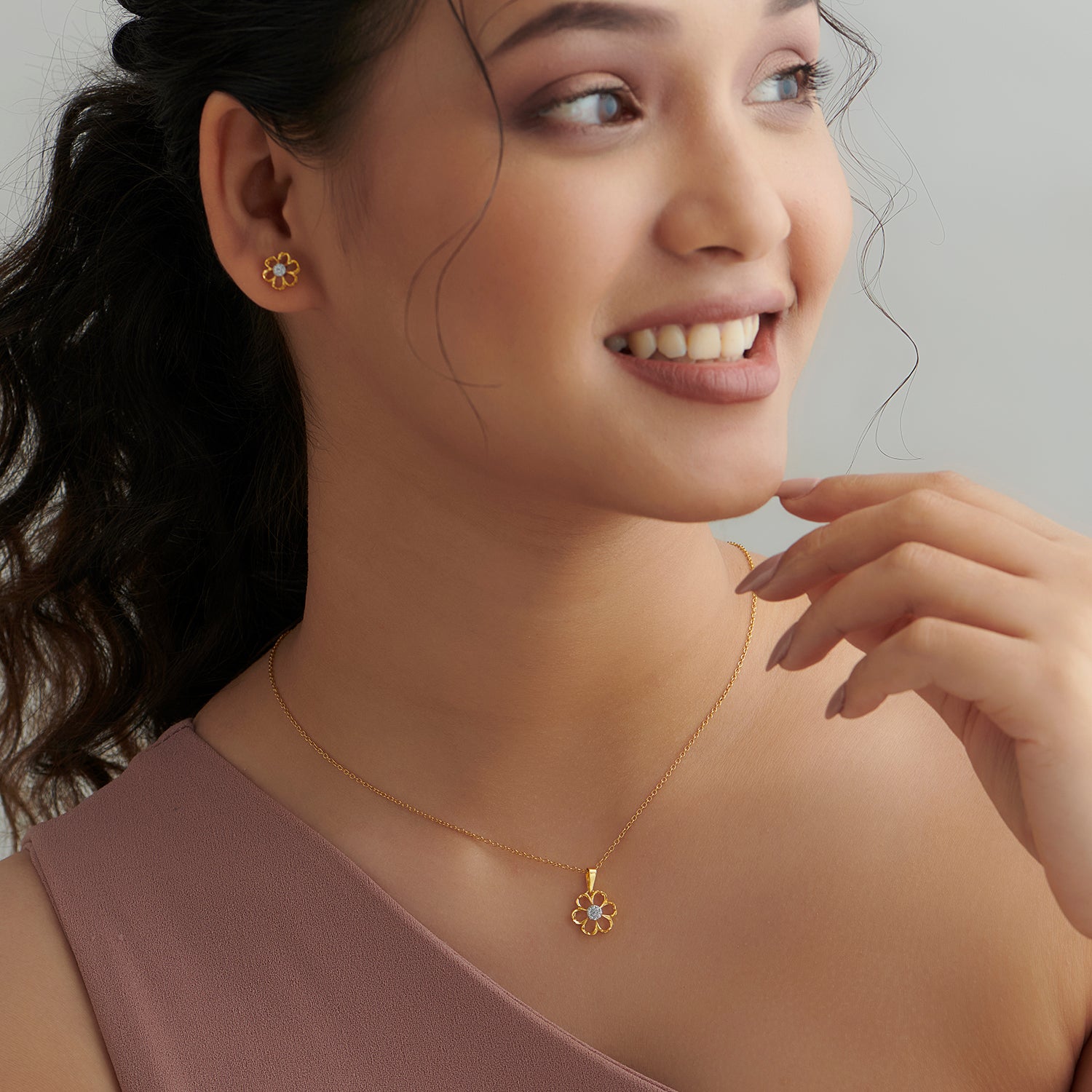 Simple Flower Pendant Set